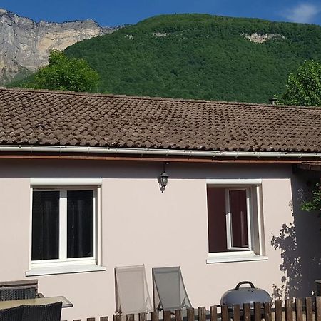 Gite Fabuleux, Jardin, Terrasse, Parking Saint-Vincent-de-Mercuze Exterior foto